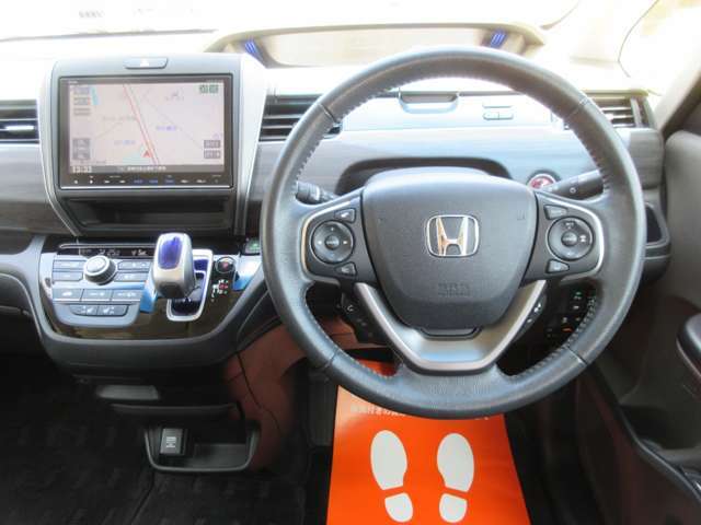 入庫した車両は、高速走行テストなどの厳しいチェックを行っております。