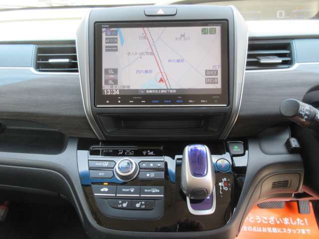 納車前には、提携の認証工場や各ディーラーで法令点検を行い、第三者発行による整備記録簿をお渡ししております。