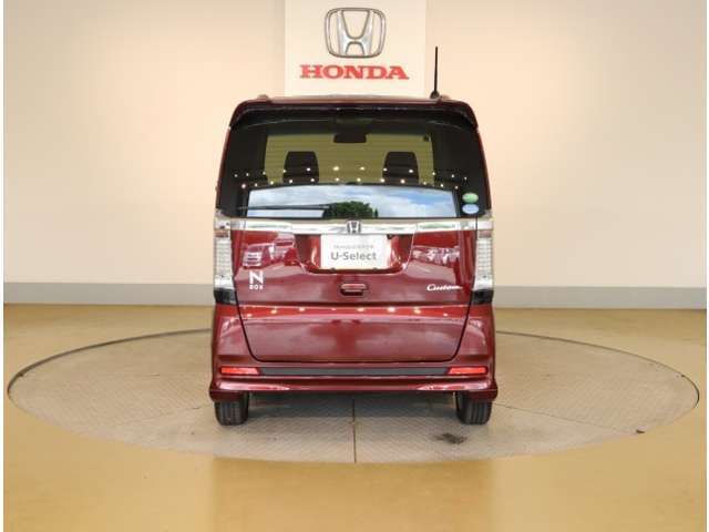 ご納車までの期間ですが、県内のお客様は1、2週間、県外のお客様は2、3週間ほどでご納車が可能となります。但し、お支払いや書類の状況によっては多少の前後もありますので、その際には何卒ご了承下さい。