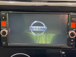 【純正ナビ】人気の純正ナビを装備しております。ナビの使いやすさはもちろん、オーディオ機能も充実！キャンプや旅行はもちろん、通勤や買い物など普段のドライブも楽しくなるはず♪