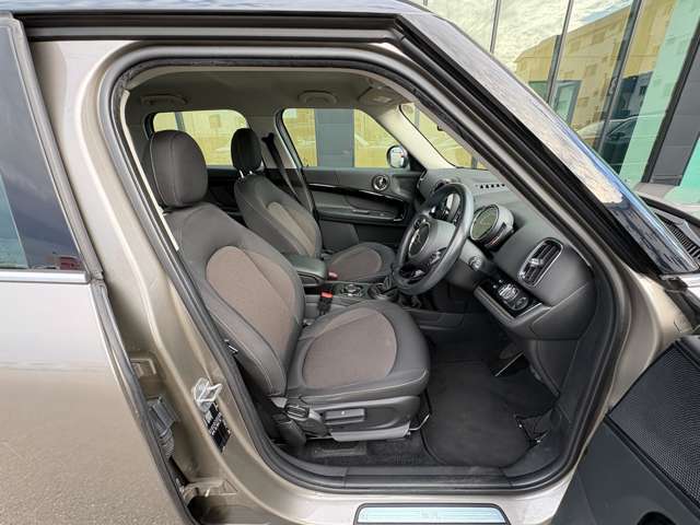 LIBERALAでは安心してお乗りいただける輸入車を全国のお客様にご提案、ご提供してまいります。