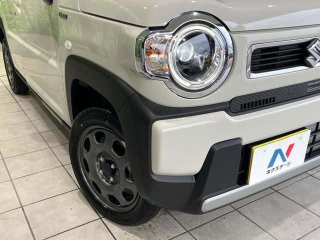 【LEDヘッドライト】悪天候や夜間走行時も良好な視界を確保し安心して運転できる高輝度LEDヘッドライトを装備！点灯速度が早く、消費電力も抑えられています。