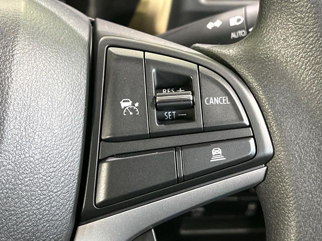 【アダプティブクルーズコントロール】高速道路での長距離走行が楽に！！自動で速度を保つクルーズコントロールが、衝突軽減システムと連携し、前方の車両を感知して車間を保つように速度調節してくれます！！