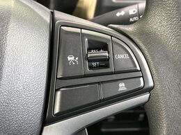 【アダプティブクルーズコントロール】高速道路での長距離走行が楽に！！自動で速度を保つクルーズコントロールが、衝突軽減システムと連携し、前方の車両を感知して車間を保つように速度調節してくれます！！