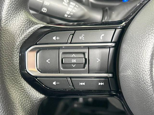 【ステアリングスイッチ】運転中、前方から目線をそらすことなく、オーディオ等の操作が可能な便利機能！安心＆快適なドライブを演出してくれます♪