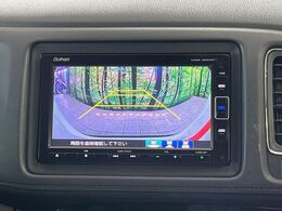 【バックカメラ】駐車時に後方がリアルタイム映像で確認できます。大型商業施設や立体駐車場での駐車時や、夜間のバック時に大活躍！運転スキルに関わらず、今や必須となった装備のひとつです！