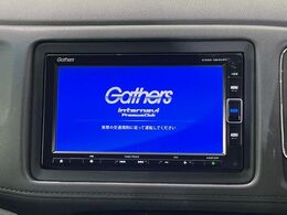 【純正ナビ】人気の純正ナビを装備しております。ナビの使いやすさはもちろん、オーディオ機能も充実！キャンプや旅行はもちろん、通勤や買い物など普段のドライブも楽しくなるはず♪