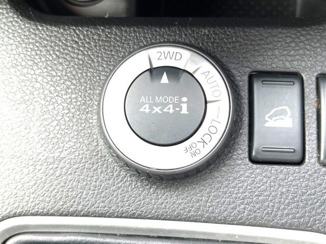 【オールモード4×4】2WD/4WDモードを手軽に切り替え可能。燃費重視の2WD、スタック時に役立つLOCK、AUTOモードでは4WDの配分を自動で調整し、路面状況を問わず安定した走りをサポート。