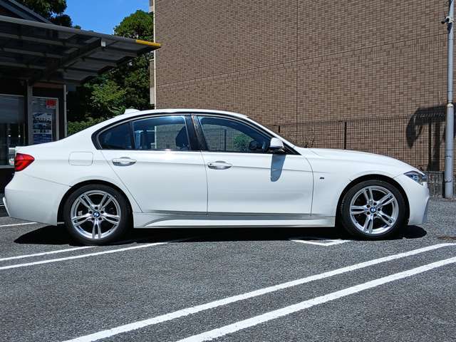 車両販売以外にも整備や車検、鈑金、ドラレコやAftermarketナビ取り付け、ガラスコーティング施工なども専門店ならではの安心価格にて対応可能です。