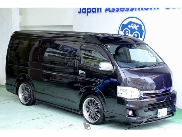 ハイエースワゴン・GLの入庫！ハイエースの迫力をさらに強調するスタイル！ローダウン×エアロ×20インチアルミホイールの王道カスタム！