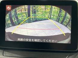 【バックカメラ】駐車時に後方がリアルタイム映像で確認できます。大型商業施設や立体駐車場での駐車時や、夜間のバック時に大活躍！運転スキルに関わらず、今や必須となった装備のひとつです！