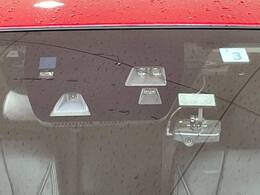 【スマートブレーキサポート】走行中に前方の車両等を認識し、衝突しそうな時は警報とブレーキで衝突回避と被害軽減をアシスト。より安全にドライブをお楽しみいただけます。