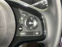 【アダプティブクルーズコントロール】高速道路での長距離走行が楽に！！自動で速度を保つクルーズコントロールが、衝突軽減システムと連携し、前方の車両を感知して車間を保つように速度調節してくれます！！