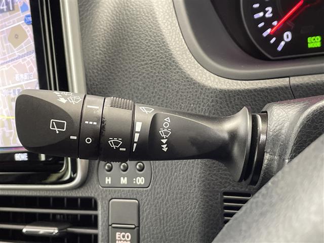 【　左右分離型フルオートエアコン　】運転席と助手席でそれぞれお好みの温度設定が可能で全席にも適切な空調をお届け致します。