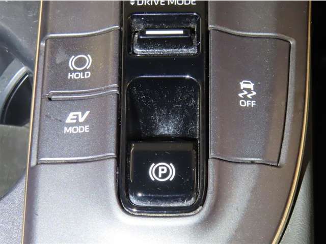 電動パーキングブレーキを装備しております。