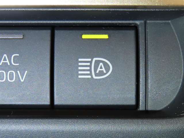 オートマチックハイビームを装備しております。