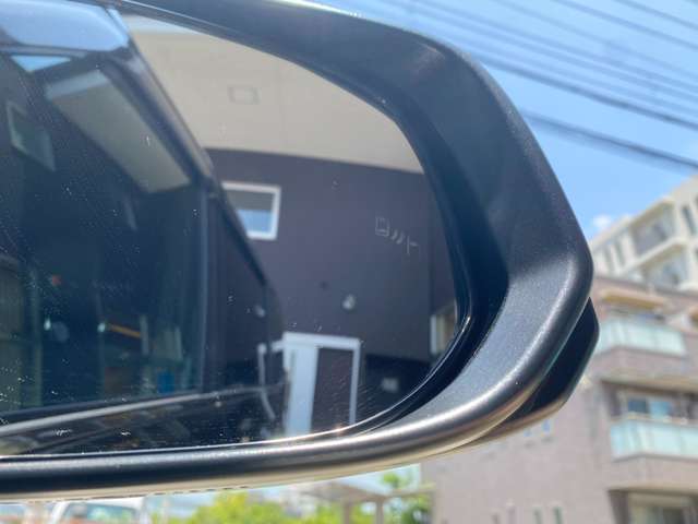 ブラインドスポットモニターを装備！車線変更時の危険を知らせてくれます☆
