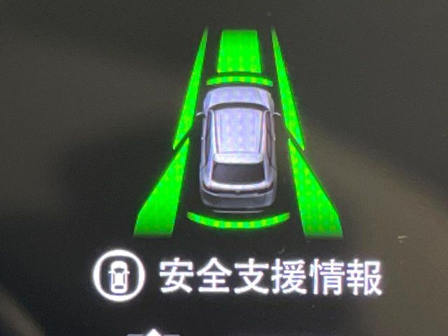 【ホンダセンシング】走行中に前方の車両等を認識し、衝突しそうな時は警報とブレーキで衝突回避と被害軽減をアシスト。より安全にドライブをお楽しみいただけます。