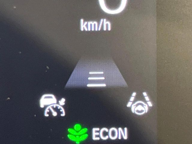【アダプティブクルーズコントロール】高速道路での長距離走行が楽に！！自動で速度を保つクルーズコントロールが、衝突軽減システムと連携し、前方の車両を感知して車間を保つように速度調節してくれます！！