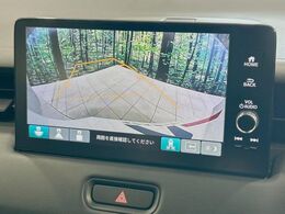 【バックカメラ】駐車時に後方がリアルタイム映像で確認できます。大型商業施設や立体駐車場での駐車時や、夜間のバック時に大活躍！運転スキルに関わらず、今や必須となった装備のひとつです！