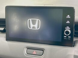 【メーカー純正ナビ】インテリアに溶け込むスタイリッシュな「専用設計」メーカーナビを装備♪視認性や操作性など基本性能にも優れ、より上質なカーライフをお楽しみいただけます。