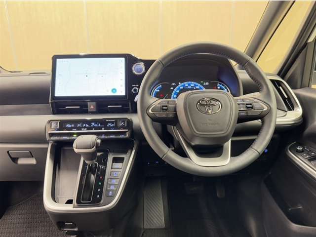 ヴォクシーならではの見晴らしのよい前方視界で、快適なドライブをお楽しみいただけます。