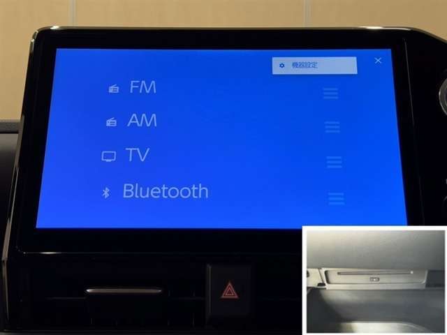 Bluetooth対応、CD/DVD再生機能付き。お好きな音楽を聴きながらのドライブは楽しいですよね～♪