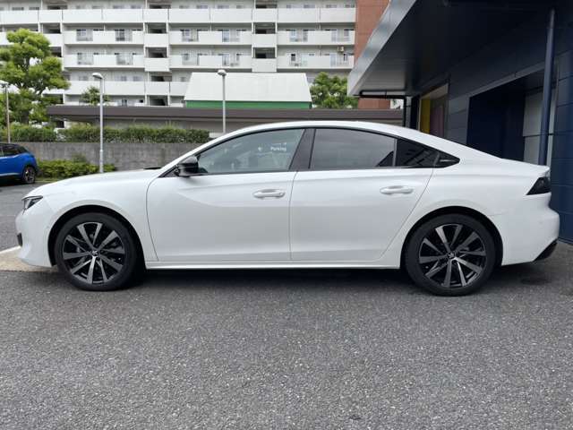 全長4m75cm。全幅1m86cm。全高1m42cm。