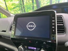 【純正9型ナビ】人気の純正ナビを装備しております。ナビの使いやすさはもちろん、オーディオ機能も充実！キャンプや旅行はもちろん、通勤や買い物など普段のドライブも楽しくなるはず♪