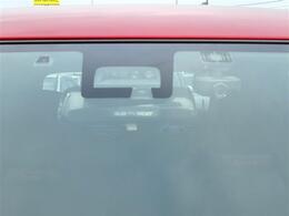 【衝突被害軽減ブレーキ】衝突軽減ブレーキ付き♪誤操作で万が一、前方の車に衝突しそうになった際に自動でブレーキが作動し衝突の被害を軽減します！