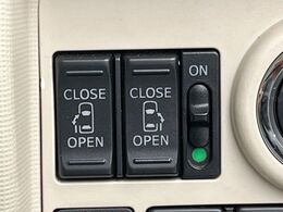 【両側パワースライドドア】スマートキーや運転席のスイッチで後席両側スライドドアの開閉が可能♪電動だから力を入れてドアを開ける必要が無く、小さなお子様でも簡単に開け閉めでき快適です♪