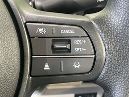 【アダプティブクルーズコントロール】高速道路での長距離走行が楽に！！自動で速度を保つクルーズコントロールが、衝突軽減システムと連携し、前方の車両を感知して車間を保つように速度調節してくれます！！