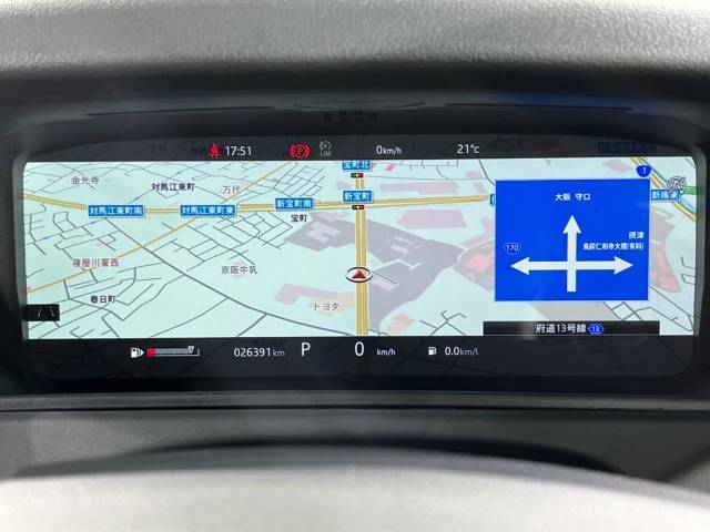 バーチャルインストゥルメントパネル『フルスクリーンの3Dマップや安全装置の機能の表示が行えます。』レンジローバーヴェラールのドライビングの喜びを一層高める機能です。