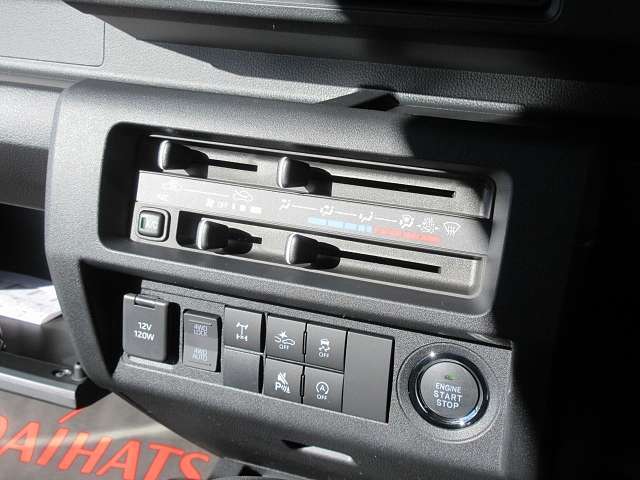 （スマートアシスト/諸突被害軽減ブレーキサポート）（スーパーデフロック/CVT車に装備）（オート4WD）