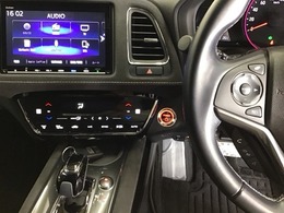 ホンダ純正メモリーナビ搭載なので、遠方へのドライブもお任せ下さい！ステアリング左手側にオーディオ関連のコントロールスイッチを配置しています。操作時は視線を逸らすことなく運転に集中できます