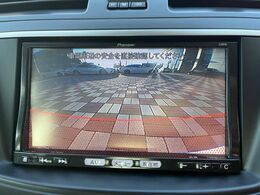 【バックカメラ】駐車時に後方がリアルタイム映像で確認できます。大型商業施設や立体駐車場での駐車時や、夜間のバック時に大活躍！運転スキルに関わらず、今や必須となった装備のひとつです！