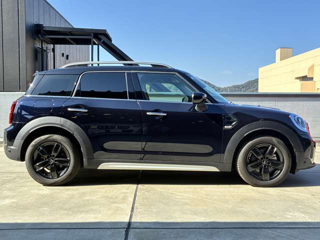 ご納車後も全国約200拠店のBMW正規ディーラーサービス工場にて保証対応いたします。お近くのBMW正規ディーラーをご案内の上、アフターメンテナンスをお受け頂けますので、安心してお乗りいただけます！！