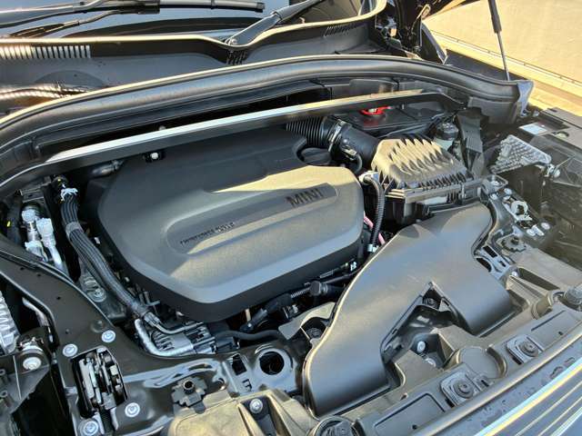 ガソリン、ディーゼルエンジンはそれぞれ特性に合わせたターボチャージャーが採用されています。街乗りからワインディング、高速まで、どのステージでも使いやすいセッティングとなっています。