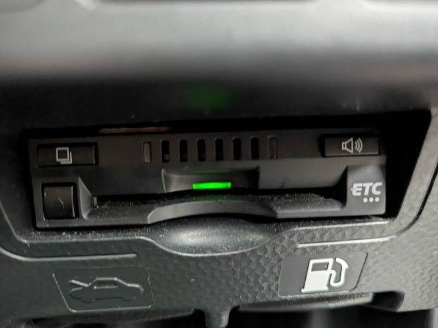 【ビルトインETC】で高速道路もスムーズに乗り降り可能で、ご納車直後からの遠距離ドライブも可能です。