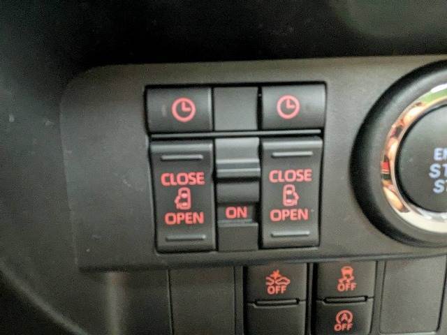 【両側電動スライドドア】運転席よりボタンひとつで開閉可能なスライドドアです。雨の日のお迎えの時など役立ちますね。