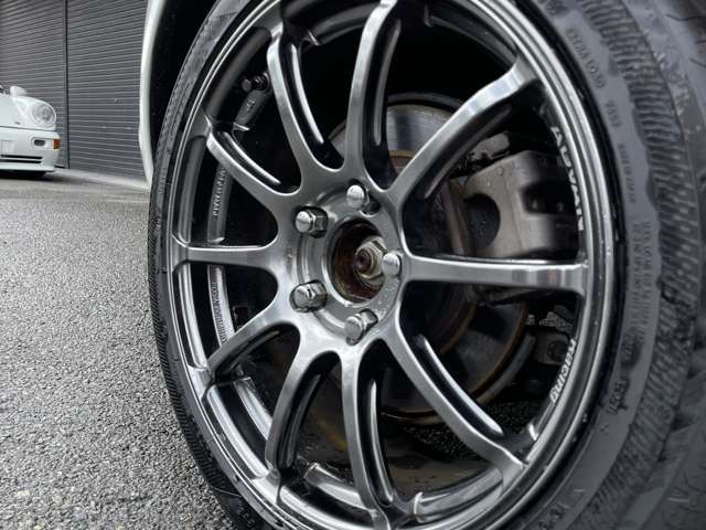 ADVANレーシングRS17インチアルミにADVAN FLEVAの組み合わせ