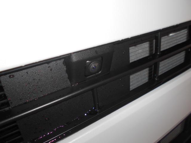 ダイハツ純正ナビ用全方位カメラが装着されております。純正ナビ装着時、ナビ画面にカメラの映像が映ります。（ナビは別売になります。）