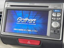 【純正ナビ】人気の純正ナビを装備しております。ナビの使いやすさはもちろん、オーディオ機能も充実！キャンプや旅行はもちろん、通勤や買い物など普段のドライブも楽しくなるはず♪