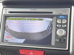 【バックカメラ】駐車時に後方がリアルタイム映像で確認できます。大型商業施設や立体駐車場での駐車時や、夜間のバック時に大活躍！運転スキルに関わらず、今や必須となった装備のひとつです！