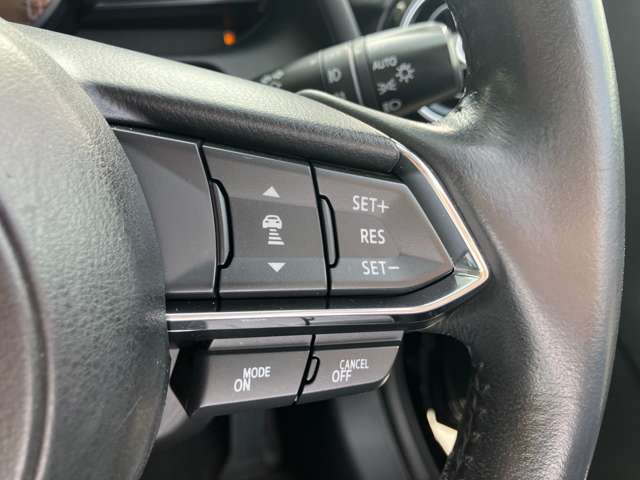 ★レーダークルーズコントロ-ル！アクセル操作なしにステアリングのスイッチ操作のみで高速道路などでの定速走行＆追従走行を制御します★