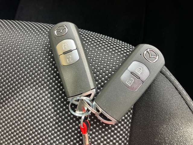★アドバンストキーレスシステム★リモコンキーを携帯していればキーをポケットなどから出さなくてもドアの施錠・解錠およびエンジン始動が出来ます！