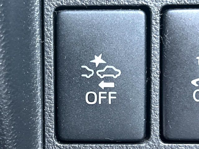 【スマートアシスト】走行中に前方の車両等を認識し、衝突しそうな時は警報とブレーキで衝突回避と被害軽減をアシスト。より安全にドライブをお楽しみいただけます。