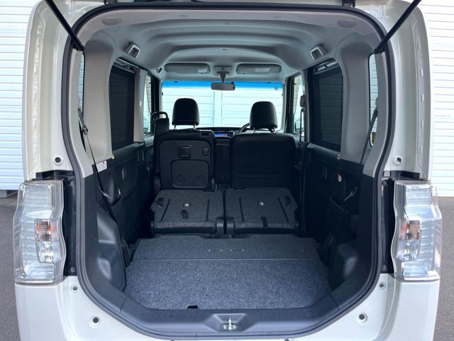 普段のお買い物や通勤、送迎等に十分な荷室スペースを確保しております。セカンドシートを倒すと、大きな荷物の積載も可能です♪