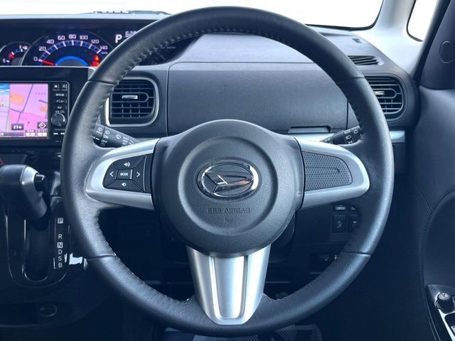 【純正革巻きステアリング】上質な革を使用することで、手にしっかり馴染みとても運転しやすいハンドルです♪