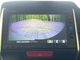 【バックカメラ】駐車時に後方がリアルタイム映像で確認できます。大型商業施設や立体駐車場での駐車時や、夜間のバック時に大活躍！運転スキルに関わらず、今や必須となった装備のひとつです！